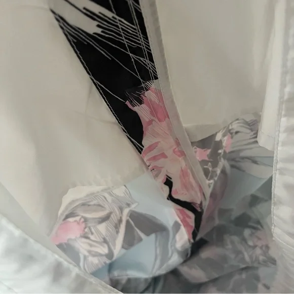 NIKE sz M HYPER FEMME White Cropped Windrunner Floral Print Windbreaker - Picture 4 of 15